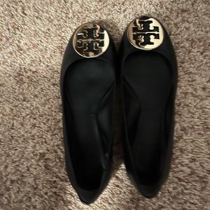 Like new Tory Burch black flats size 9
